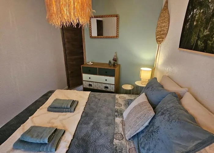 Appartement Côté Terre, Avec Piscine Chauffée